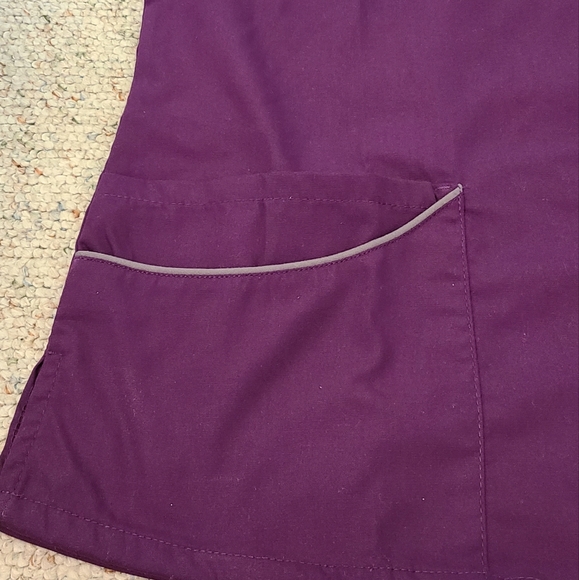 Butter Soft scrub top - Picture 3 of 7